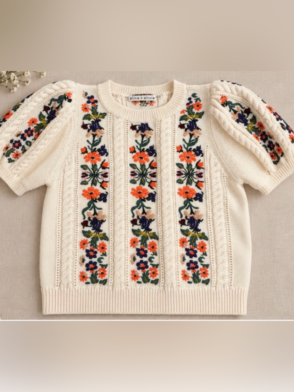 Alice and Olivia perfect condition short puff sleeve sweater size M